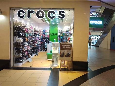 nearest crocs store near me phone number